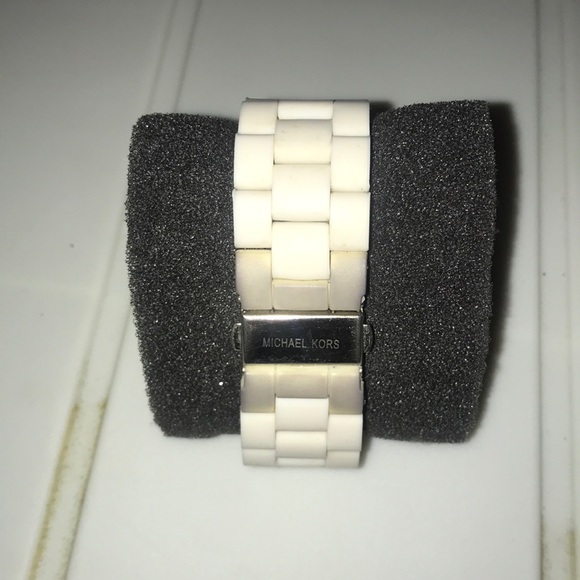 Michael Kors Women’s Watch - Picture 4 of 5